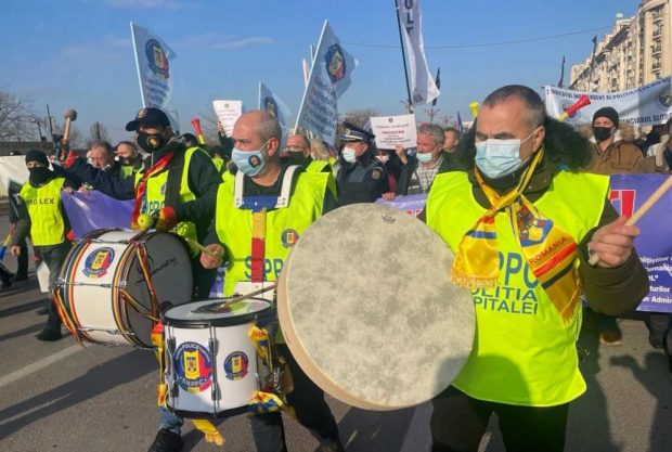 Protest al angajaţilor din Poliţie la sediul Ministerului Finanţelor. Ce îi nemulțumește pe polițiști