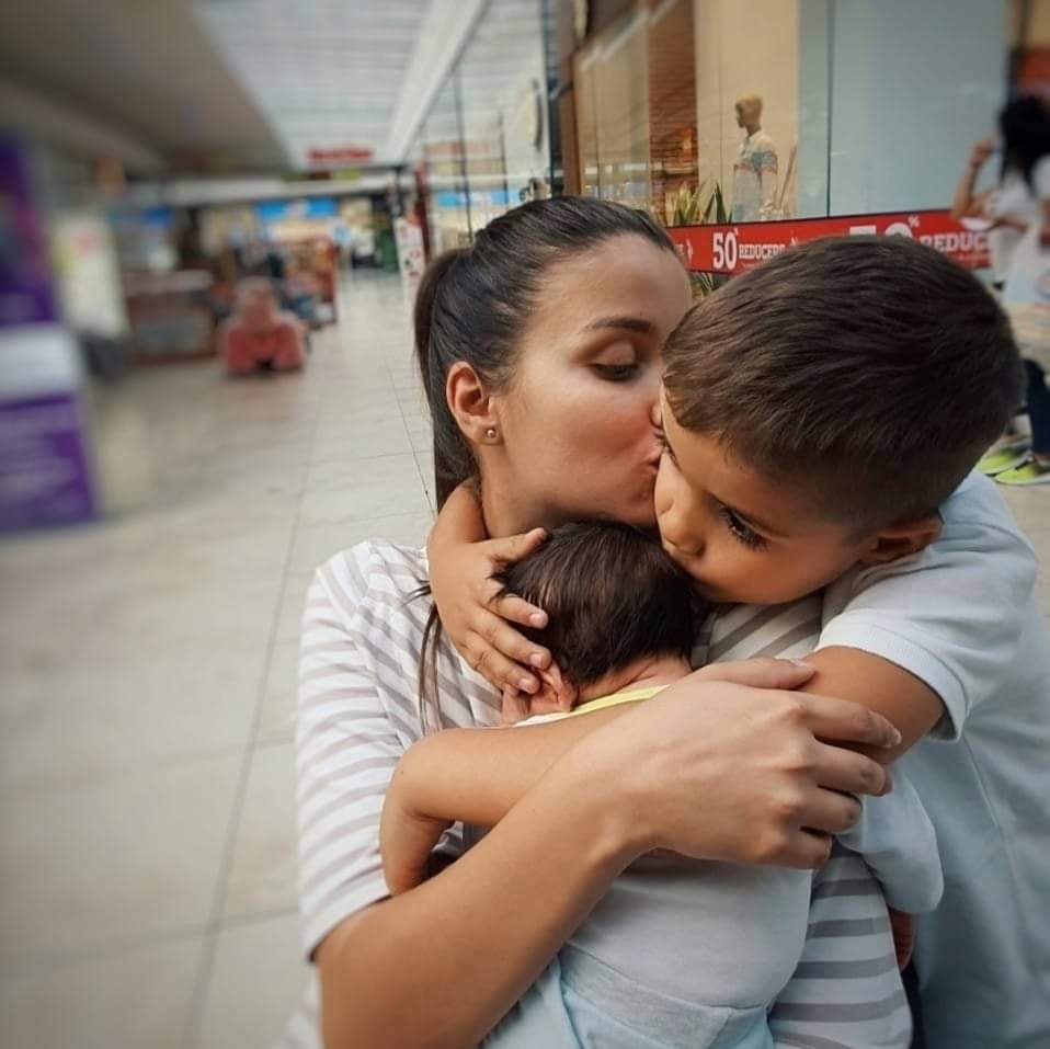 „Ea spunea că e resemnată cu moartea, i-am zis ca măcar să se gândească la noi”. Cum și-a convins o tânără din Mizil bunica să se imunizeze