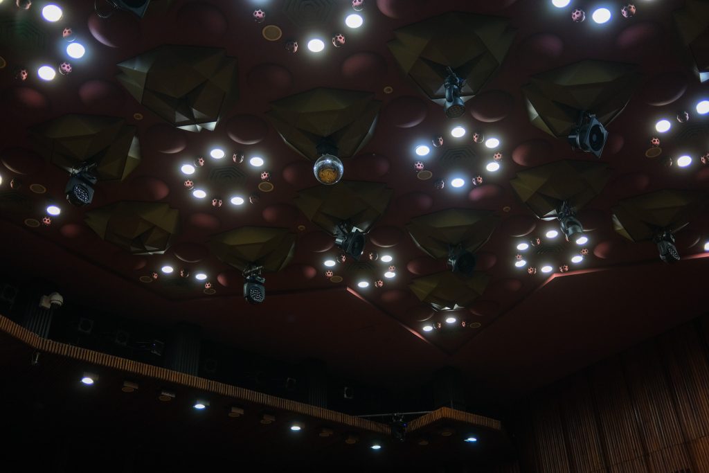 Incursiune de o oră și jumătate în culisele Teatrul Național din București. Vizită inedită în cetatea lui Radu Beligan și Gheorghe Dinică