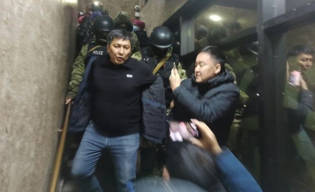 Un jurnalist a fost arestat în Kârgâzstan, după ce a publicat o anchetă despre corupția șefului Serviciului Național de Securitate