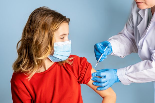 Ce spun părinții din România despre vaccinarea anti-COVID a copiilor de 5-11 ani: între „abia aștept” și neîncredere