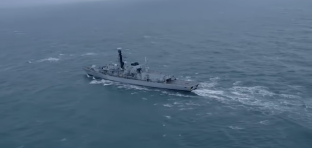 Un submarin rusesc a lovit sonarul unei nave de război britanice în timpul filmărilor pentru un documentar