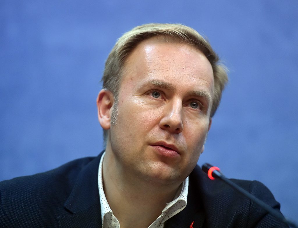 Armata de consilieri a generalului Ciucă. Cine sunt oamenii care îi dau sfaturi premierului