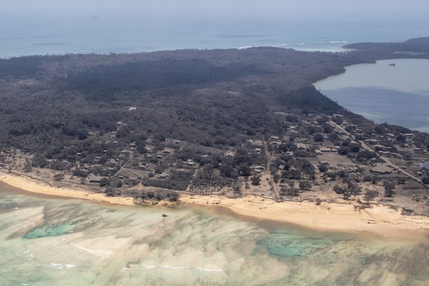 Tonga intră în lockdown. După erupția vulcanică și tsunami, țara înregistrează primele cazuri locale de COVID