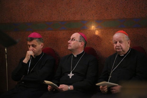 Biserica Catolică din Polonia și-a cerut scuze, după ce o episcopie solicitase instanței să stabilească orientarea sexuală a unui bărbat abuzat în copilărie de un preot