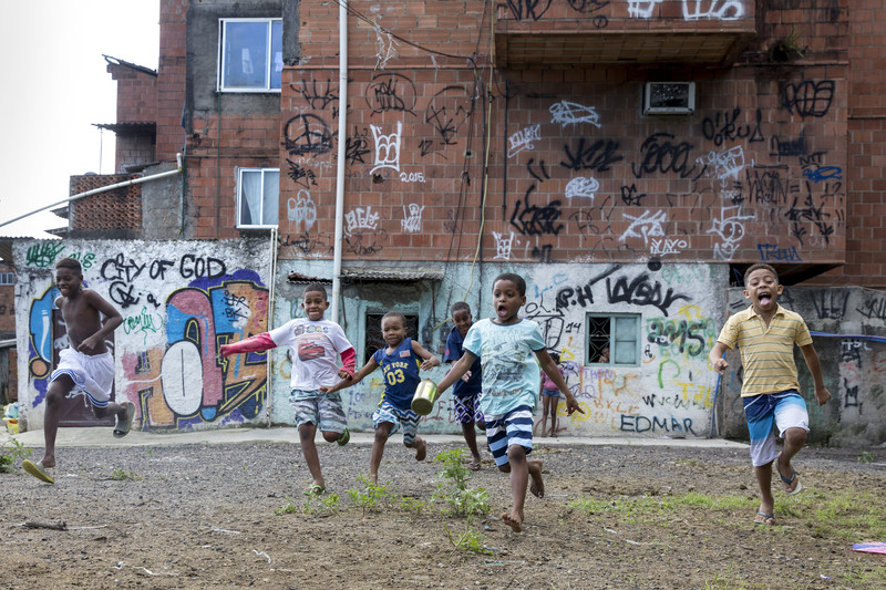 Magnetul jocurilor video a cuprins favela. În cartierele mărginașe ale Braziliei, tinerii visează să scape de sărăcie cu un smartphone