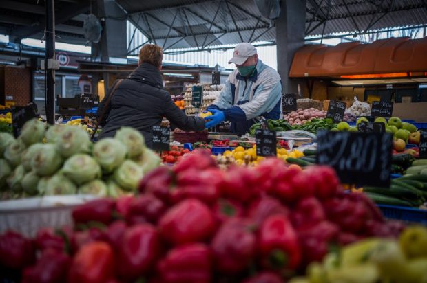 Ungaria plafonează prețurile unor alimente de bază, după cele ale benzinei și electricității