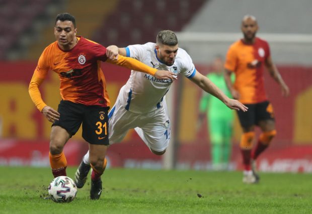 Un prieten al unui fotbalist prezent la Cupa Africii a mers în locul sportivului la un examen. A fost depistat și arestat