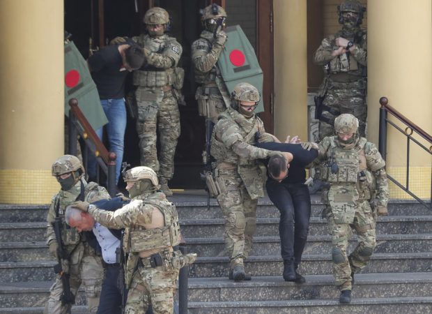 Membrii unei grupări care pregăteau revolte în masă, arestați în Ucraina