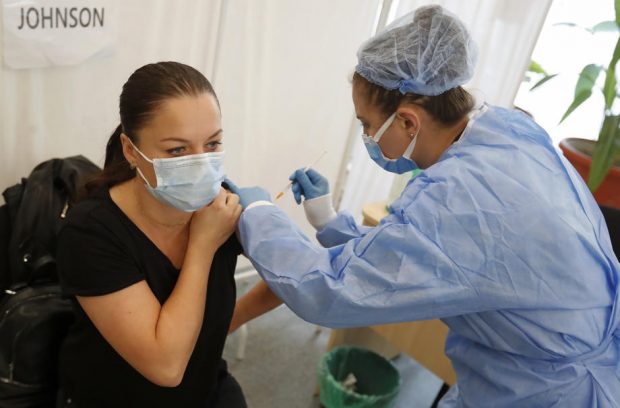 România a depășit pragul de 8 milioane de persoane vaccinate cu schema completă