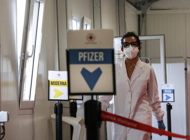Italia introduce vaccinarea obligatorie anti-COVID a populaţiei de peste 50 de ani