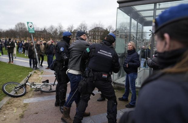 Ciolacu, după protestele violente anti-restricții din Olanda: „Dacă guvernul nu va fi eficient, vom ajunge la așa ceva în România”