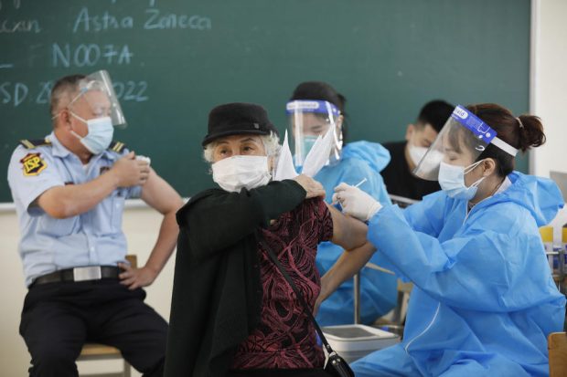 OMS, despre vaccinurile anti-COVID-19: „Funcţionează împotriva tuturor variantelor care circulă în prezent”