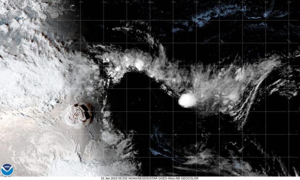 Momentul când statul insular Tonga este lovit de tsunami: „Puteai auzi țipete peste tot”