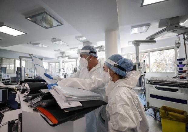Raport OMS: „Riscul global asociat Omicron rămâne foarte ridicat”