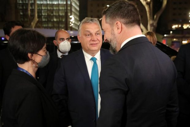 Liderii conservatori și de extremă dreaptă din Europa negociază formarea unei alianțe în Parlamentul European. Viktor Orban și Marine Le Pen participă la discuții