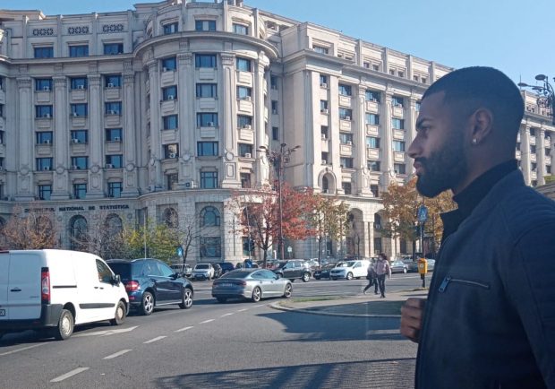 Nedumerirea unui canadian mutat vara trecută în România: „Nu pricep cum vine asta, supermașini și haine scumpe, iar lângă ele sărăcie lucie”