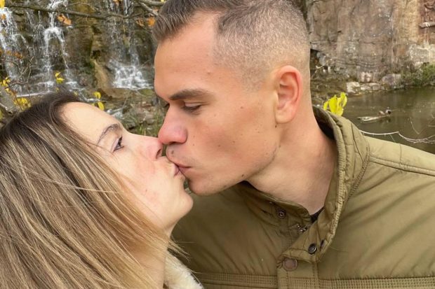 Sărutul regăsirii. Natalia, soția fotbalistului Mihailo Plohotniuk, de la Poli Iași, a ajuns în România de la Odesa, după două zile de coșmar pe drum