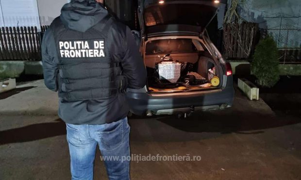 Ţigări de contrabandă aduse cu drona din Ucraina. Doi români sunt cercetați