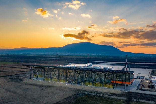 Aeroportul din Brașov ar putea fi deschis pe 1 noiembrie. Ce companii vor opera zborurile de aici