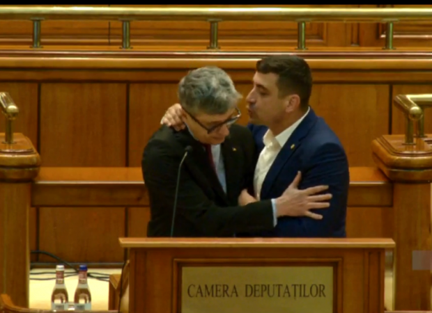 Incident în plenul Parlamentului: George Simion l-a bruscat pe Virgil Popescu în timpul moțiunii simple