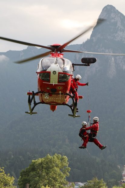VIDEO | O alpinistă a căzut circa 250 de metri în Bucegi. Salvamontiștii au intervenit cu un elicopter
