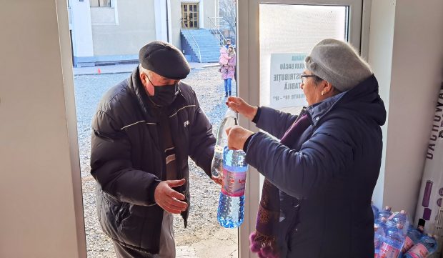 Municipiul Bacău, fără apă potabilă de aproape o săptămână. Primarul cere explicaţii de la Compania Regională de Apă