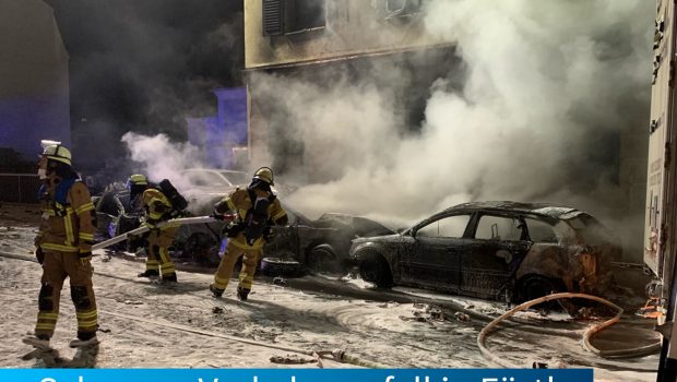 31 de mașini distruse, după ce un șofer de camion a intrat în acestea și a declanșat un incendiu care a afectat și un bloc rezidențial