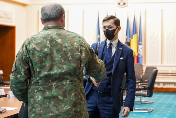 Istoria unui deputat fără istorie: Pavel Popescu. Pe mâinile cui a fost dată Comisia de apărare din Camera Deputaților