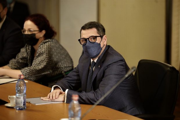 Directorul SRI, audiat în Parlament privind tensiunile dintre Rusia și Ucraina. George Simion a vrut să intre în sală