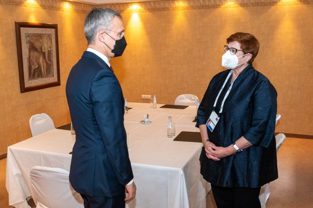 Personalul Ambasadei Australiei din Ucraina a fost evacuat în România și Polonia. Și diplomații americani au petrecut noaptea în Polonia