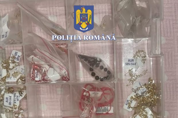 Doi bărbați din Călărași, reținuți pentru contrabandă. Vindeau „pe caiet” parfumuri, bijuterii și haine. Ce valoare are marfa confiscată