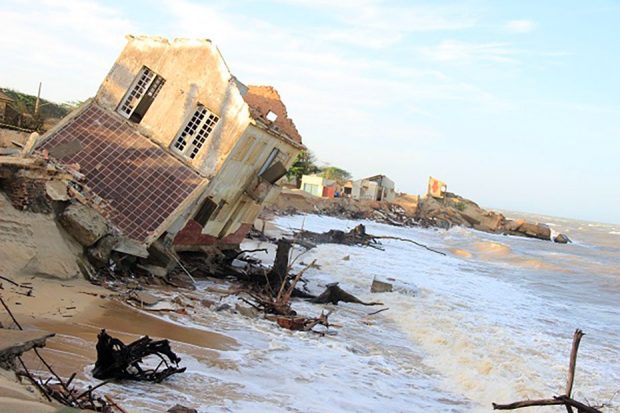 „Imaginea apocalipsei”. O localitate din Brazilia dispare treptat în apele oceanului