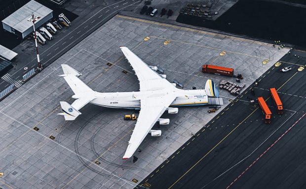 Cel mai mare avion din lume a fost distrus de bombardamentele armatei ruse, pe un aeroport de lângă Kiev