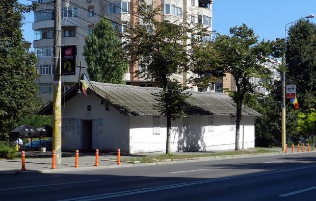 Primarul Constanţei îi cere lui ÎPS Teodosie să respecte decizia instanței și să defiinţeze biserica ridicată ilegal pe un trotuar