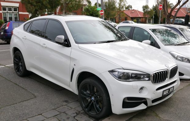 Un român și-a luat BMW X6 în leasing, din Marea Britanie, poliția a venit și i l-a ridicat din curte, din Suceava