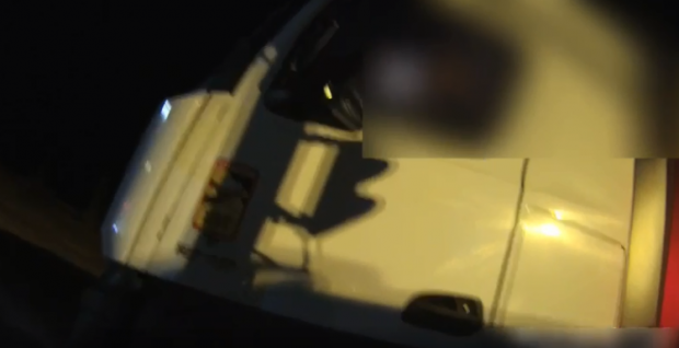 Scandal la vama Nădlac II, după ce un șofer de TIR exasperat de timpul de așteptare a înjurat angajații. Bărbatul a fost amendat