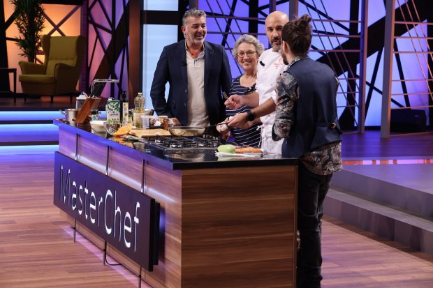 Copilăria lui chef Radu Dumitrescu de la „MasterChef”. Ce năzbâtii făcea juratul când avea doar 4 ani