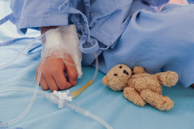 Fetița de 5 ani cu hepatită severă a fost operată la Fundeni. Medicii spun care este starea ei