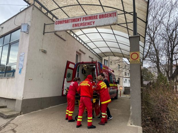 Copil de doi ani din Botoșani, în stare gravă la spital după ce a căzut de la etajul al treilea