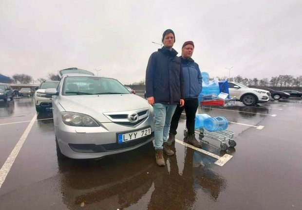 Doi jurnaliști danezi, răniți în Ucraina, după ce s-a tras asupra mașinii lor
