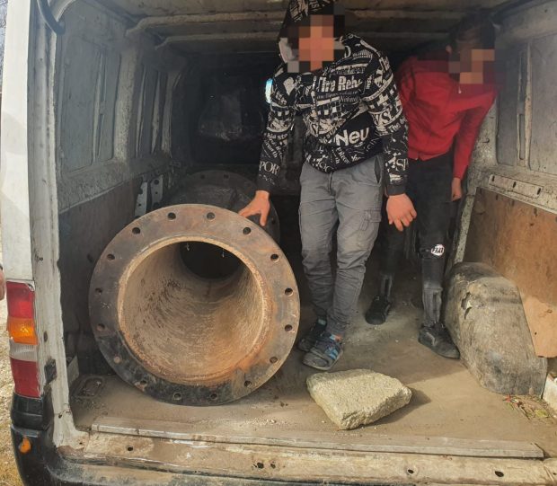 Un tânăr din Dolj a plecat din carantină și a condus fără permis o autoutilitară furată