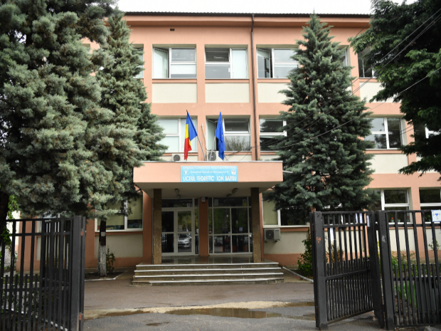 Cursurile cu prezență fizică, suspendate în șase școli din București. Anunțul Prefecturii Capitalei