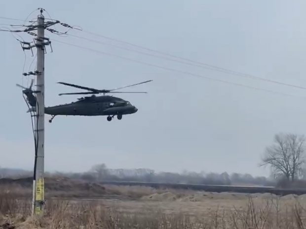 VIDEO. Elicopter al armatei americane, filmat la granița României cu Ucraina. Ce misiune au militarii NATO în zonă