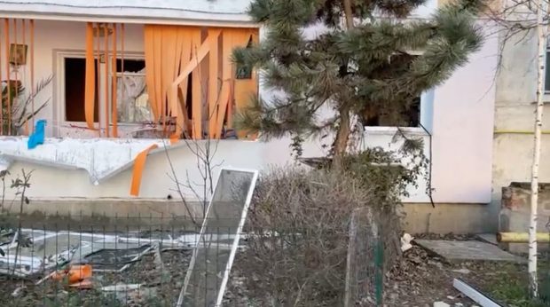Explozie într-un bloc din Craiova. O persoană a fost rănită