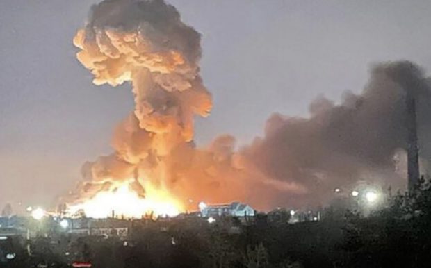 LIVETEXT | Rusia a atacat Ucraina. Rachetele au lovit baze militare și aeroporturi, inclusiv lângă Kiev. Trupele ruse trec granița din Belarus și Crimeea. Primele morți anunțate de Kiev