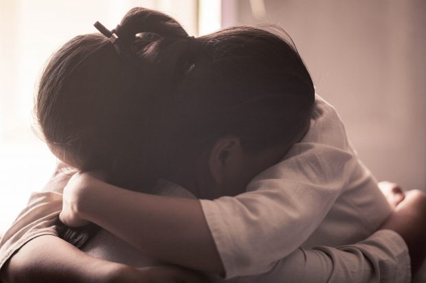 „Tata este o bestie”. O scrisoare arată infernul trăit de două fetițe abuzate de tatăl lor. DGASPC, școala și mama nu au văzut semnele