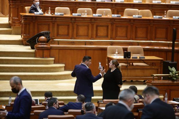 Reîncep avertismentele privind politicienii care fac jocurile Moscovei în România. Pricopie: „Rusia defilează prin democrațiile euroatlantice”