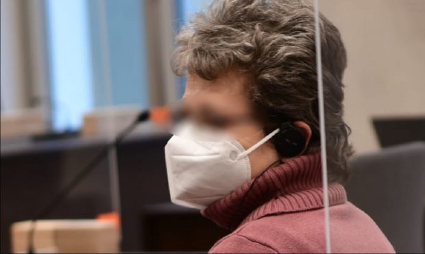 O româncă a mușcat-o de gât pe bătrâna pe care o îngrijea, în Germania: „Mama era întinsă pe pat, plină de sânge!”