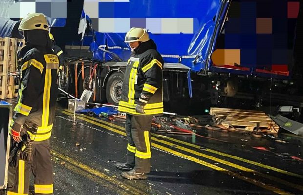 Un camionagiu român a mai condus 44 km nepăsător, după ce un șofer a intrat din spate în el și a murit, în Germania